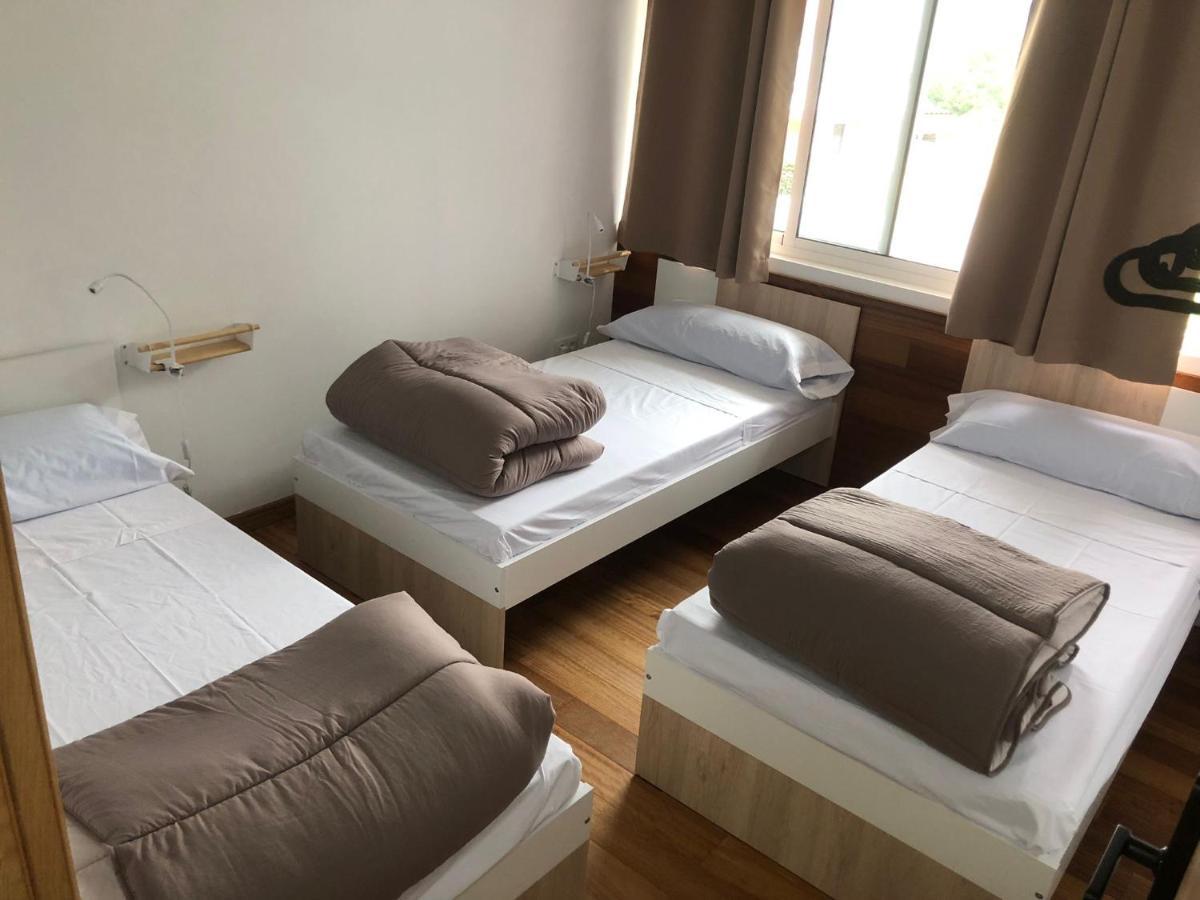 בטאנסוס Albergue Rio Mandeo מראה חיצוני תמונה